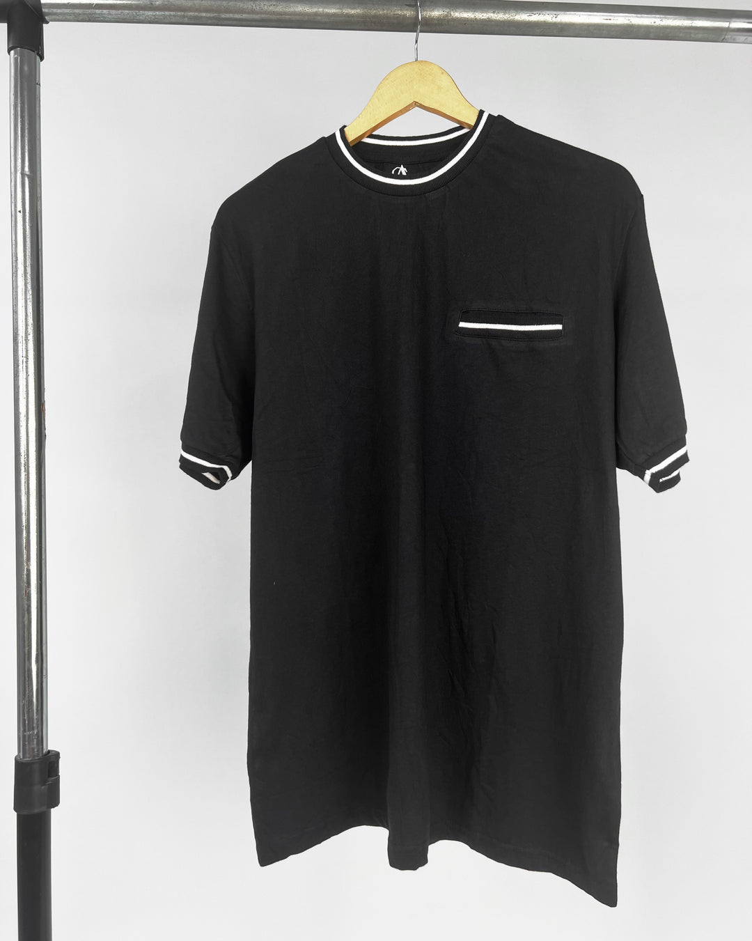 Alpha&Steele side pocket t-shirt in black