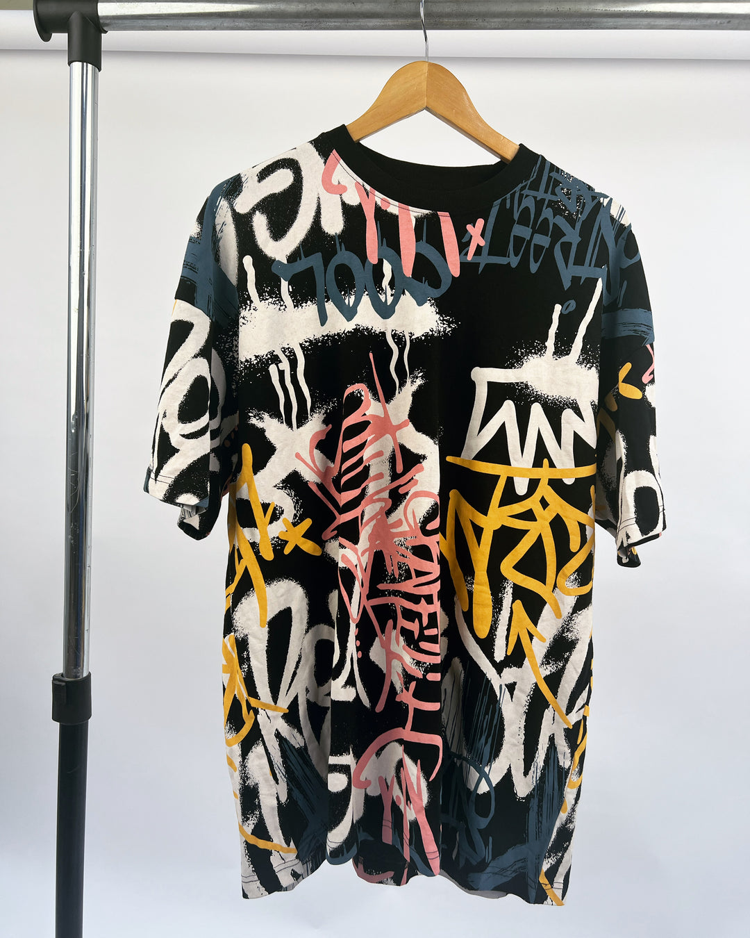 GJ Grafitti T-shirt in black
