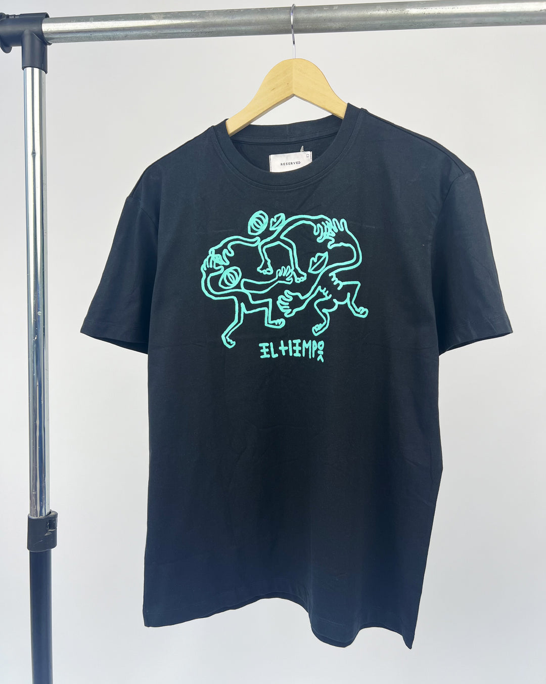 Reserved line drawing t-shirt