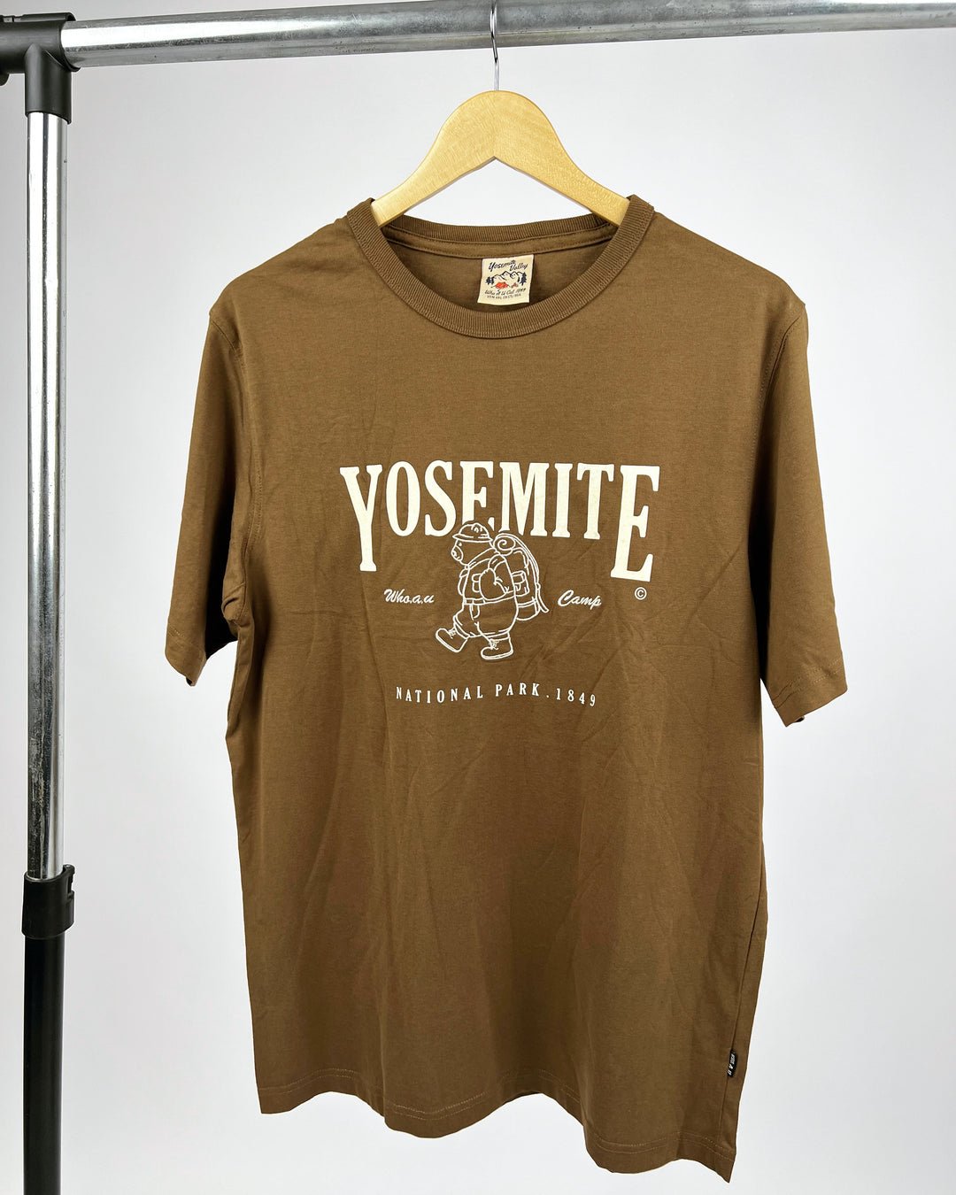 Yosemite print T-shirt in brown