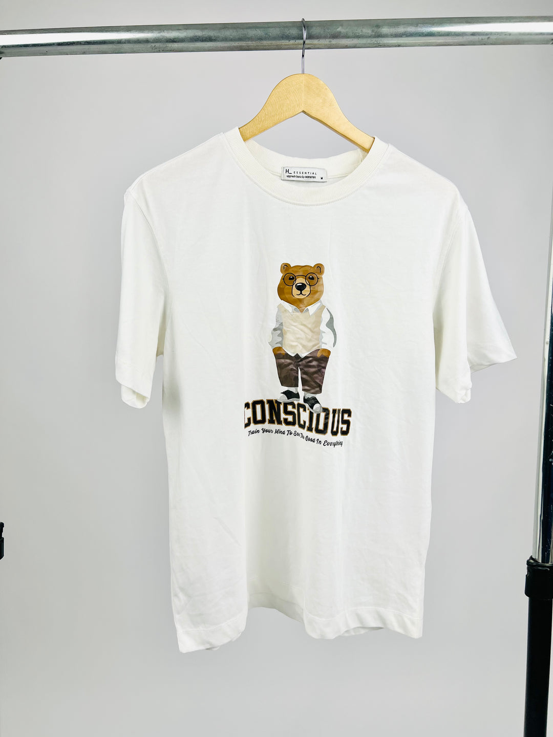 H Essentials conscious bear print T-shirt in white
