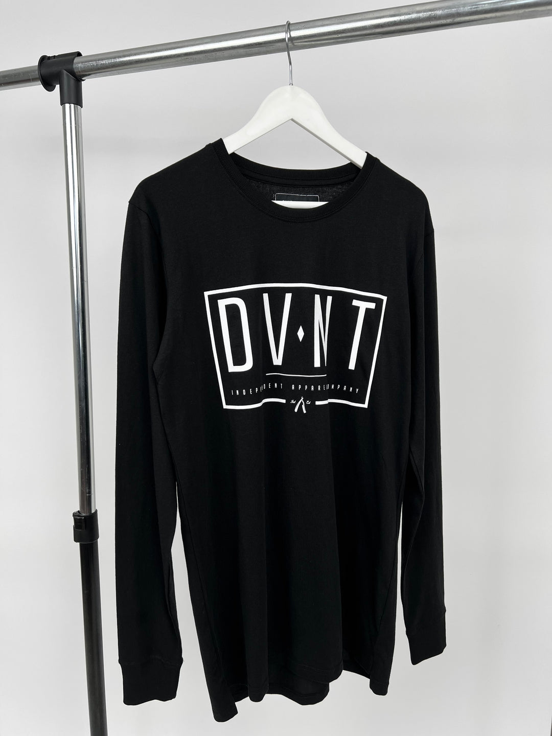 DVNT Esquire Long sleeve T-shirt in black