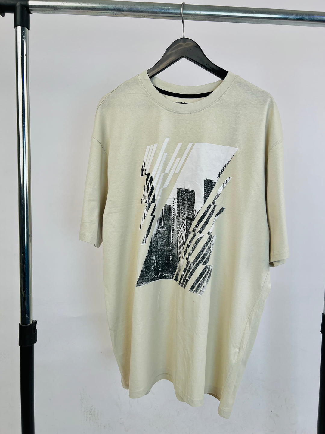 Terannova City print T-shirt in beige