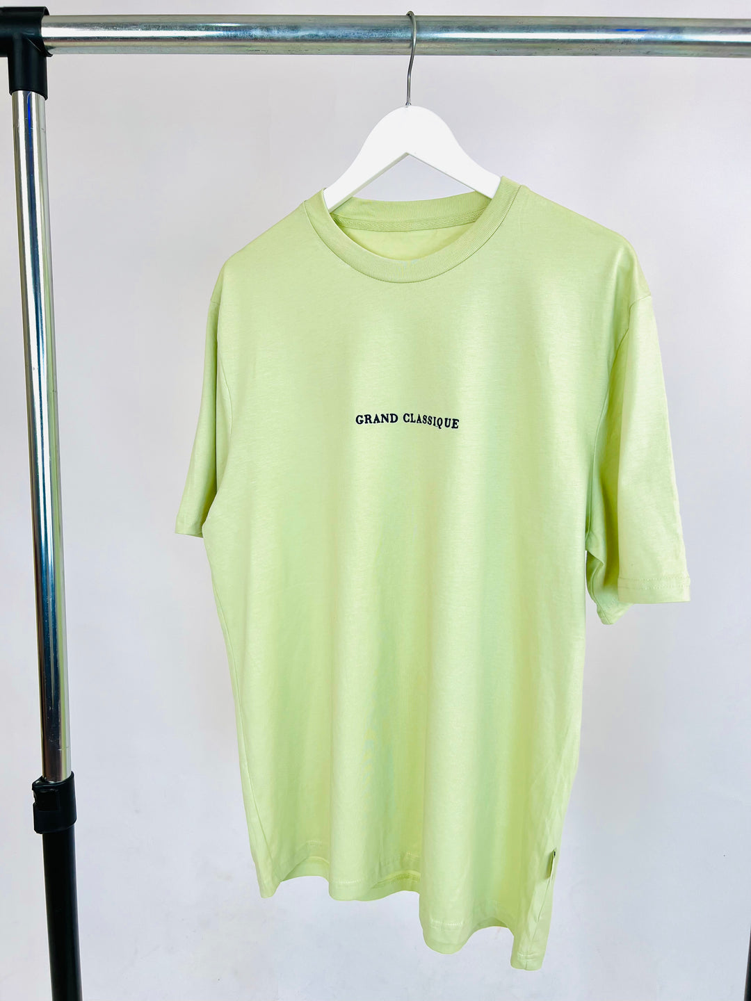 Grand Classique Text Print T-shirt in Greyish Green