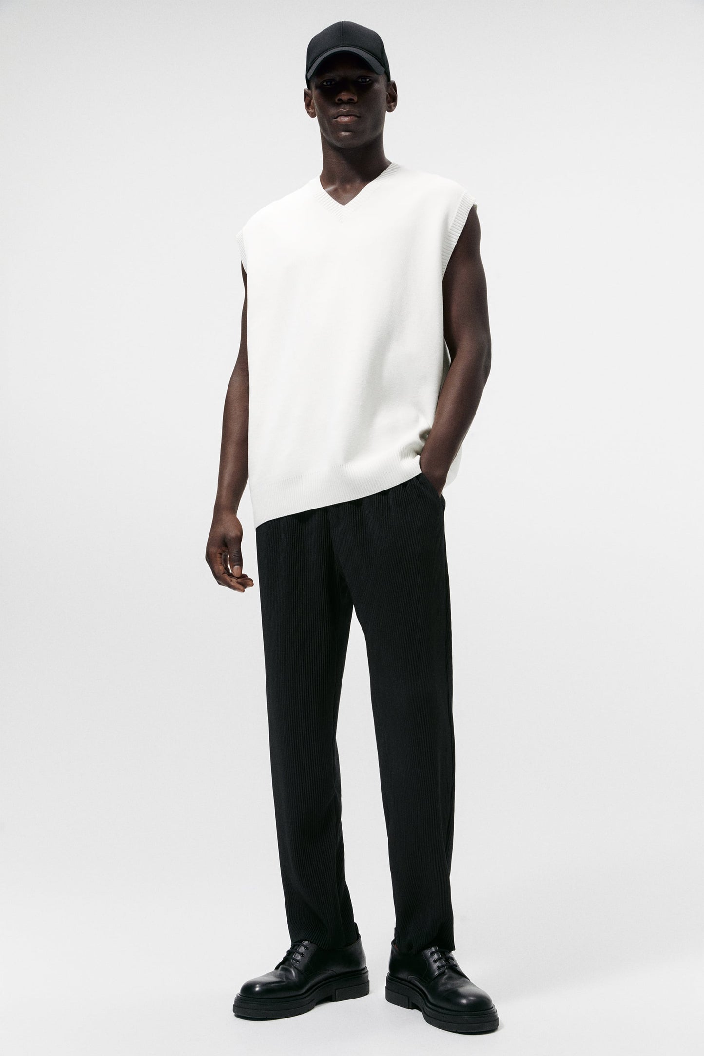 ZARA PLEATED PANTS IN BLACK Garmisland