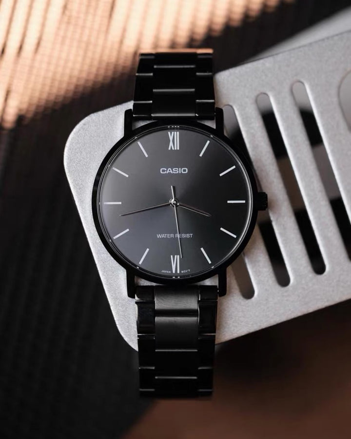 CASIO MTP-VT01B-1B Chain Watch in black