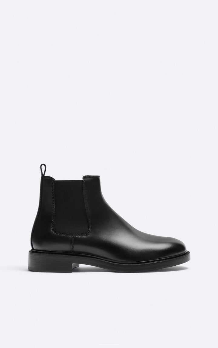 Zara Chelsea Boots in black