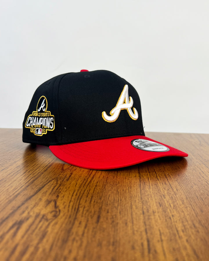 Atlanta Braves embroidered Snapback in black/red
