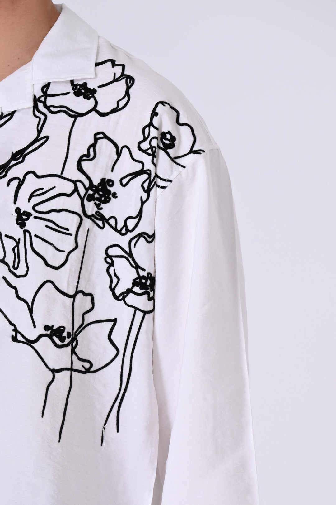 2512 Floral Embroidered Shirt in White