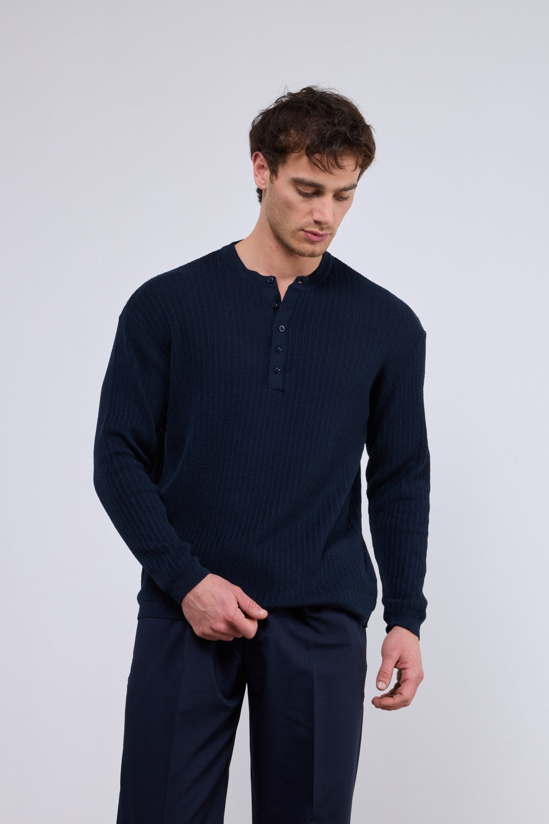 2512 Henley Sweatshirt in Navy