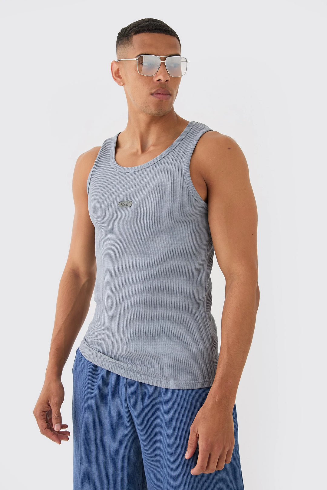 MAN SLIM WAFFLE RUBBER BADGE VEST SLATE BLUE