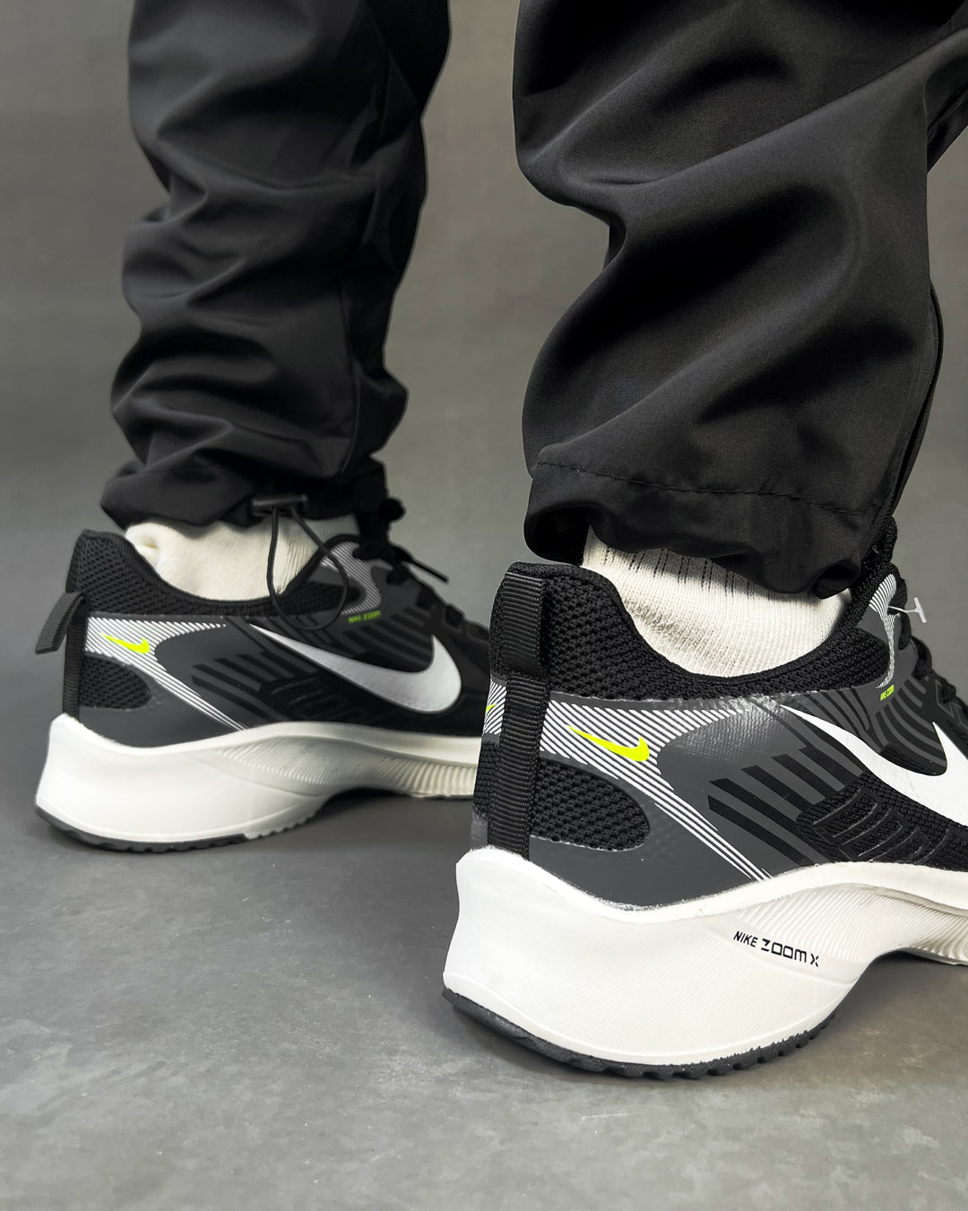 Nike AIR ZOOM Trainers in black/White