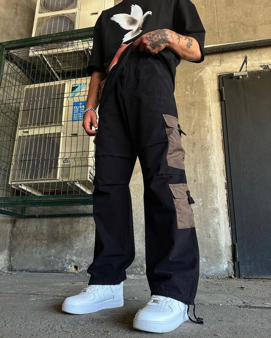 Difransel Multi Pocket cargo pants in black