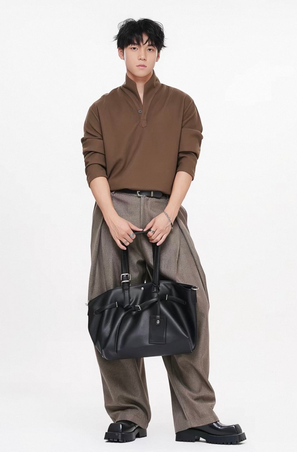 YADAMUI Hobo Bag in Black