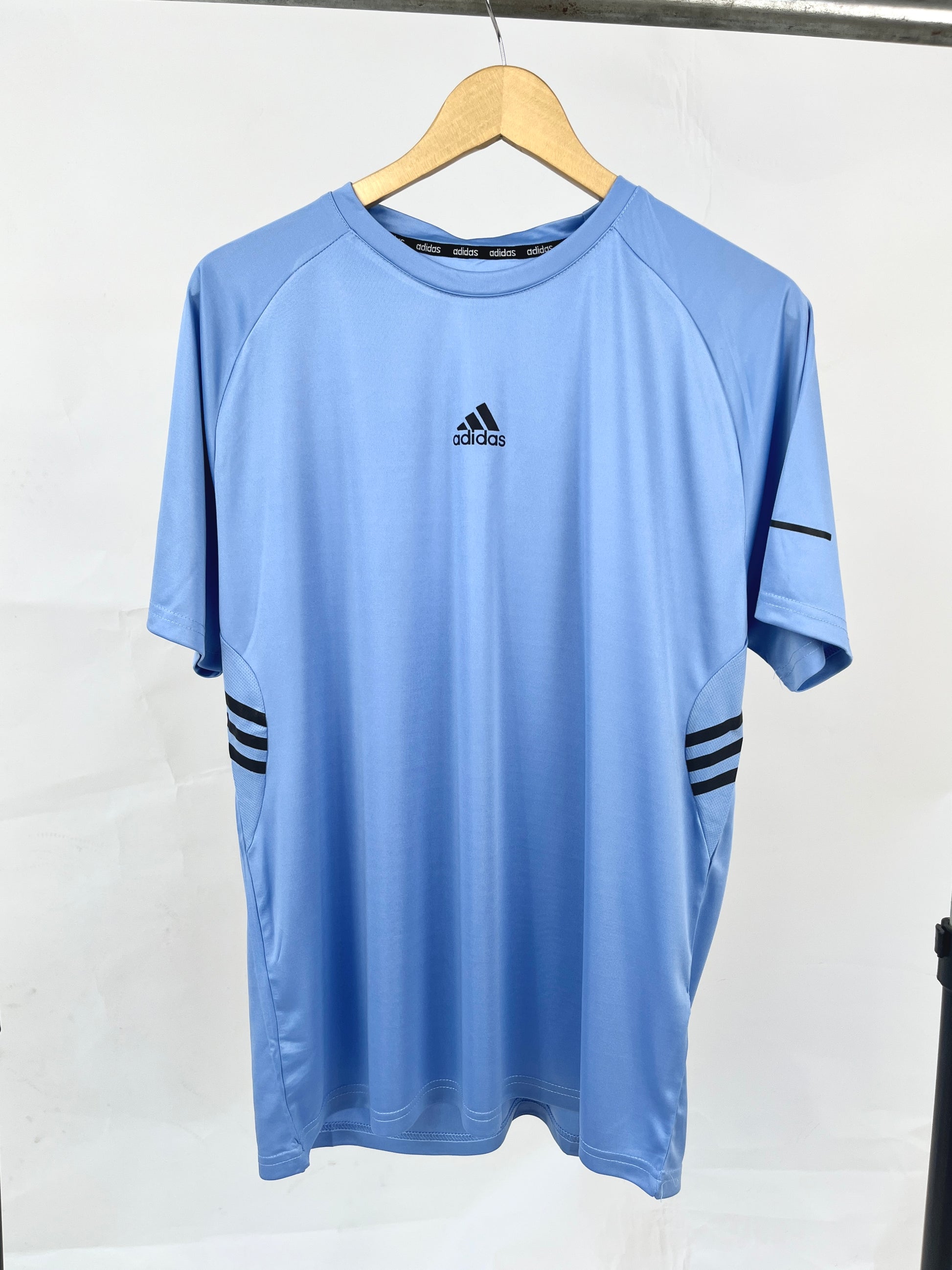 Adidas side stripe logo sports t-shirt in blue – Garmisland