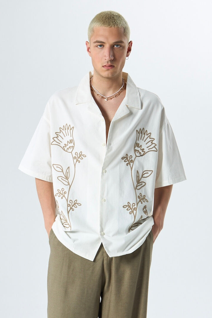 VAMOS FLORAL EMBROIDERED SHIRT IN ECRU