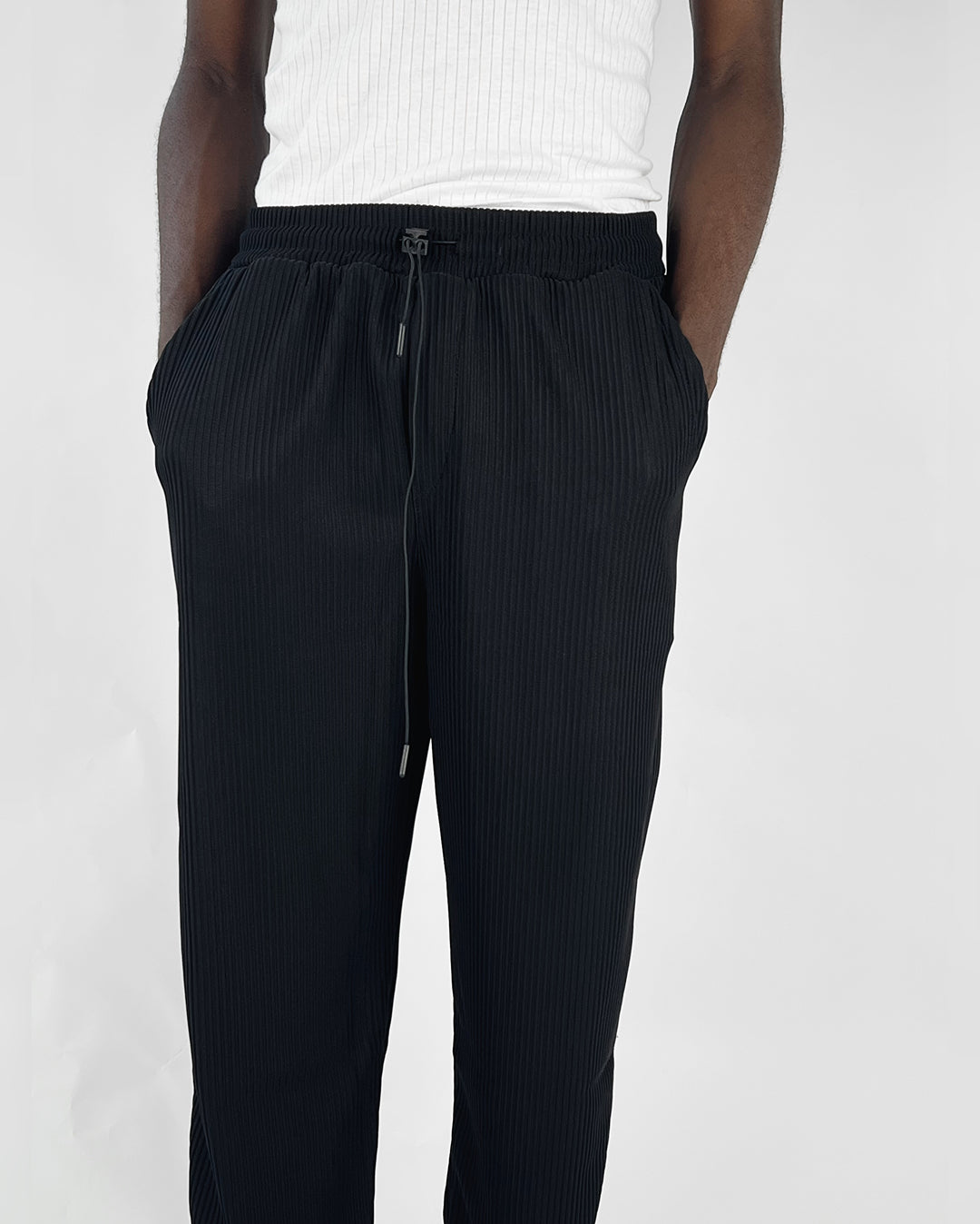 Spruce pleated pants with toggle drawstring in black