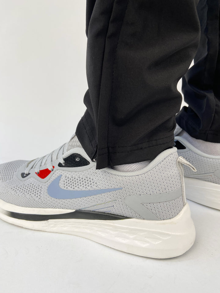 Nike air max light grey trainers with red highlights