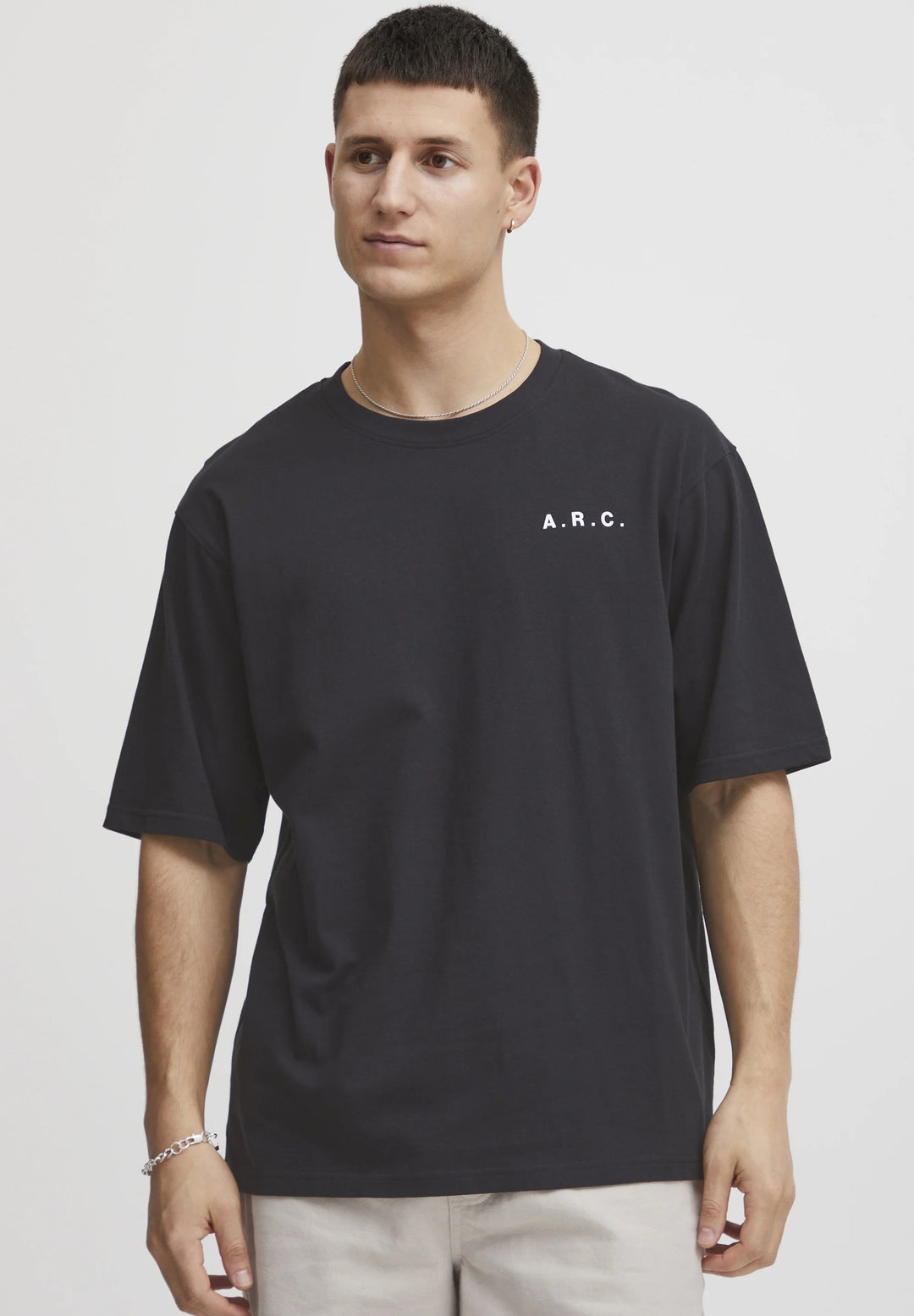 Solid Elam T-shirt in black