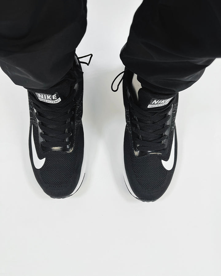 Nike Zoom Trainers in black & solid White