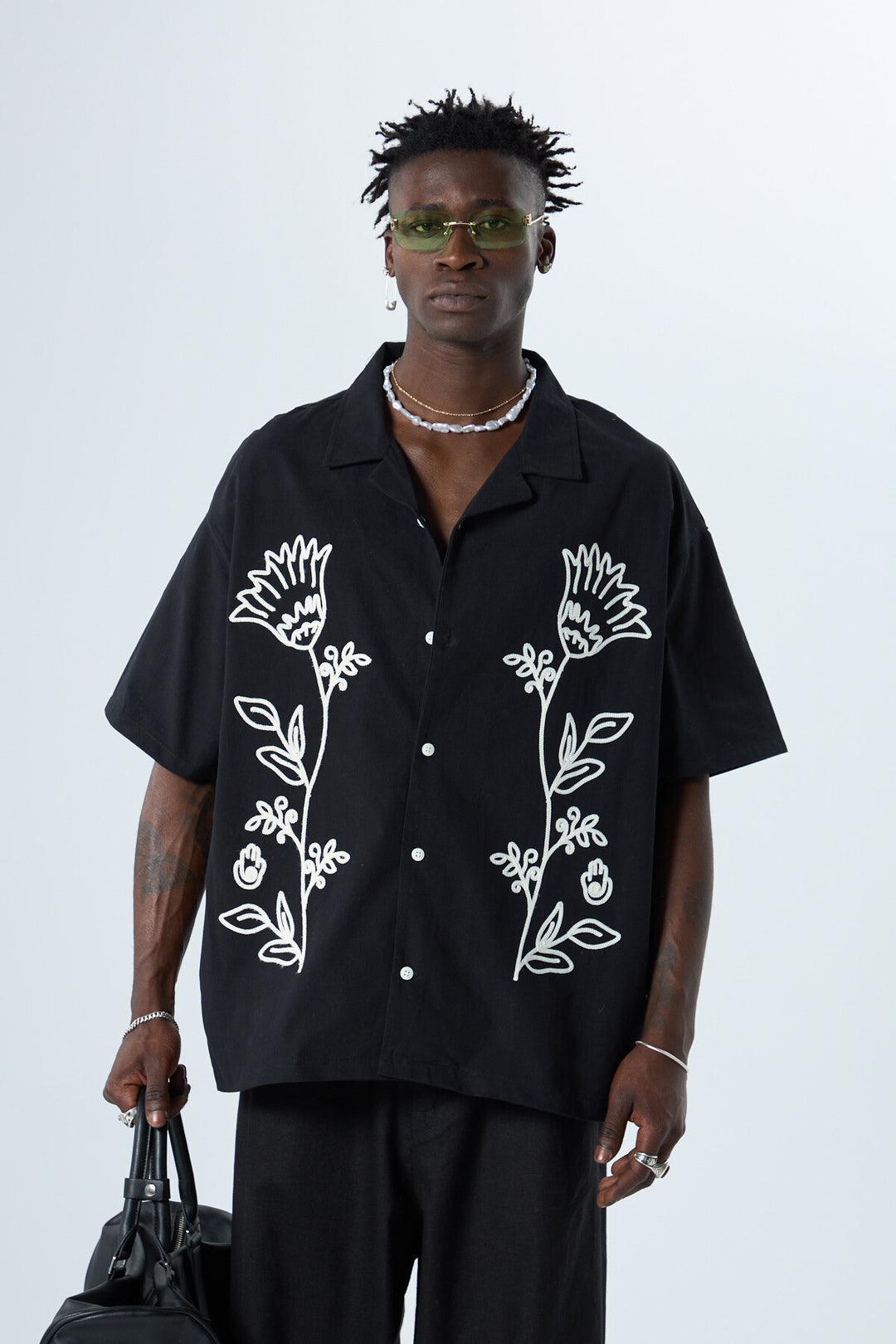 VAMOS FLORAL EMBROIDERED SHIRT IN BLACK