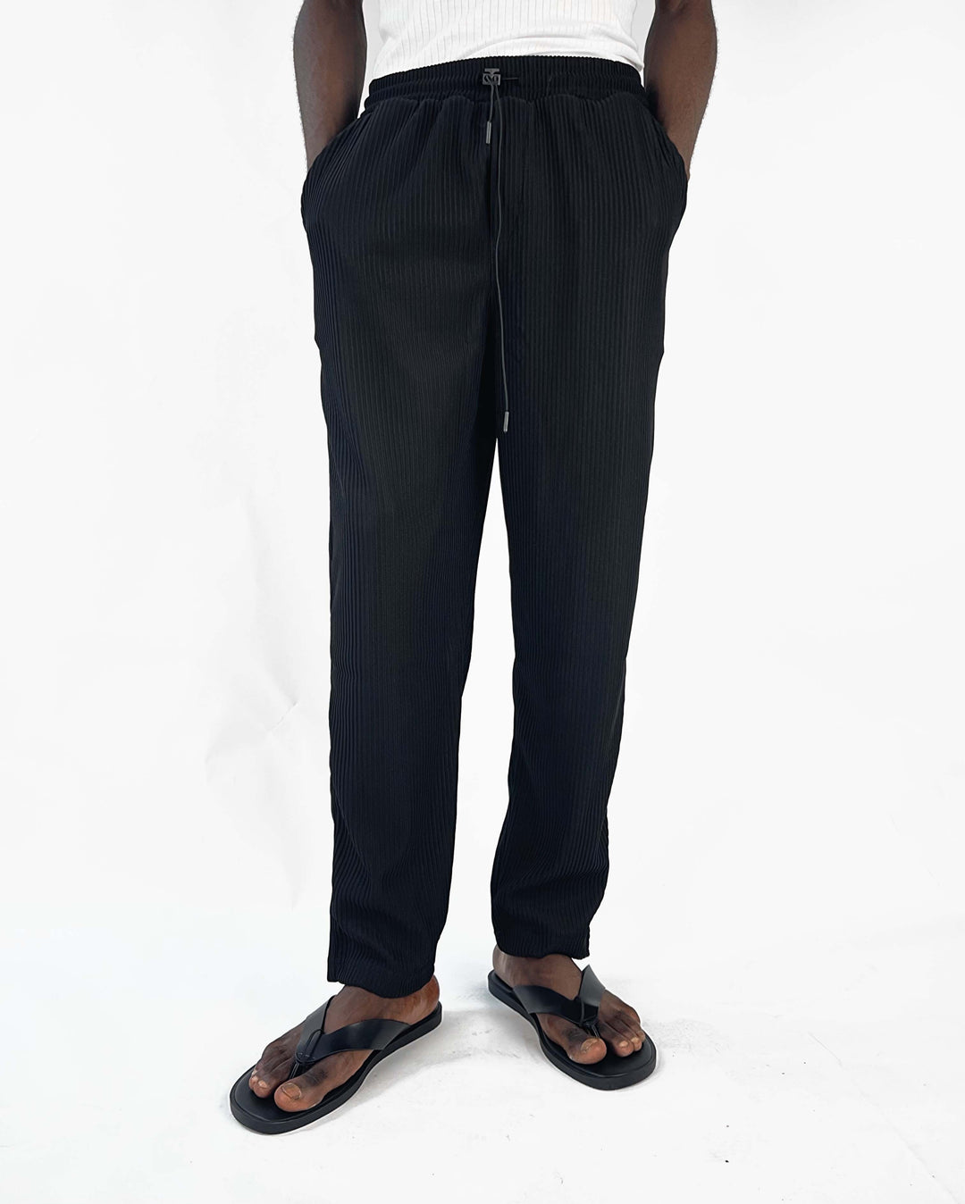 Spruce pleated pants with toggle drawstring in black