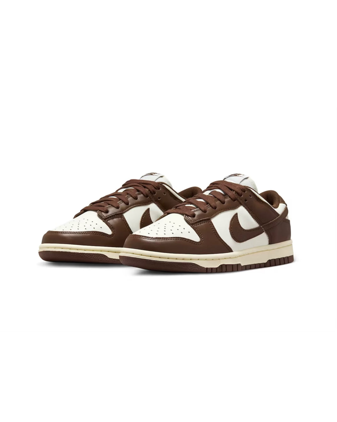 Nike Dunk Low Trainers in Chocolate