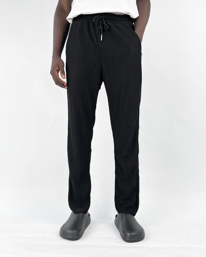 A&N pleated pants in black