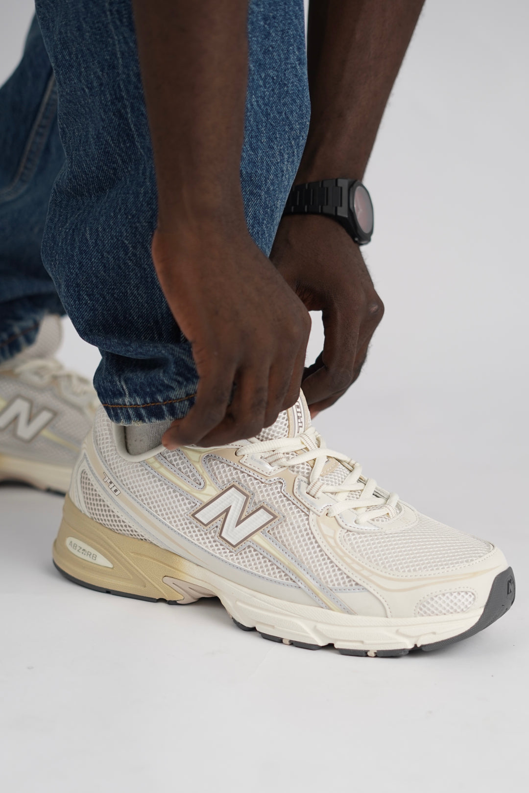 New Balance Moon rock 740 Trainers in Beige
