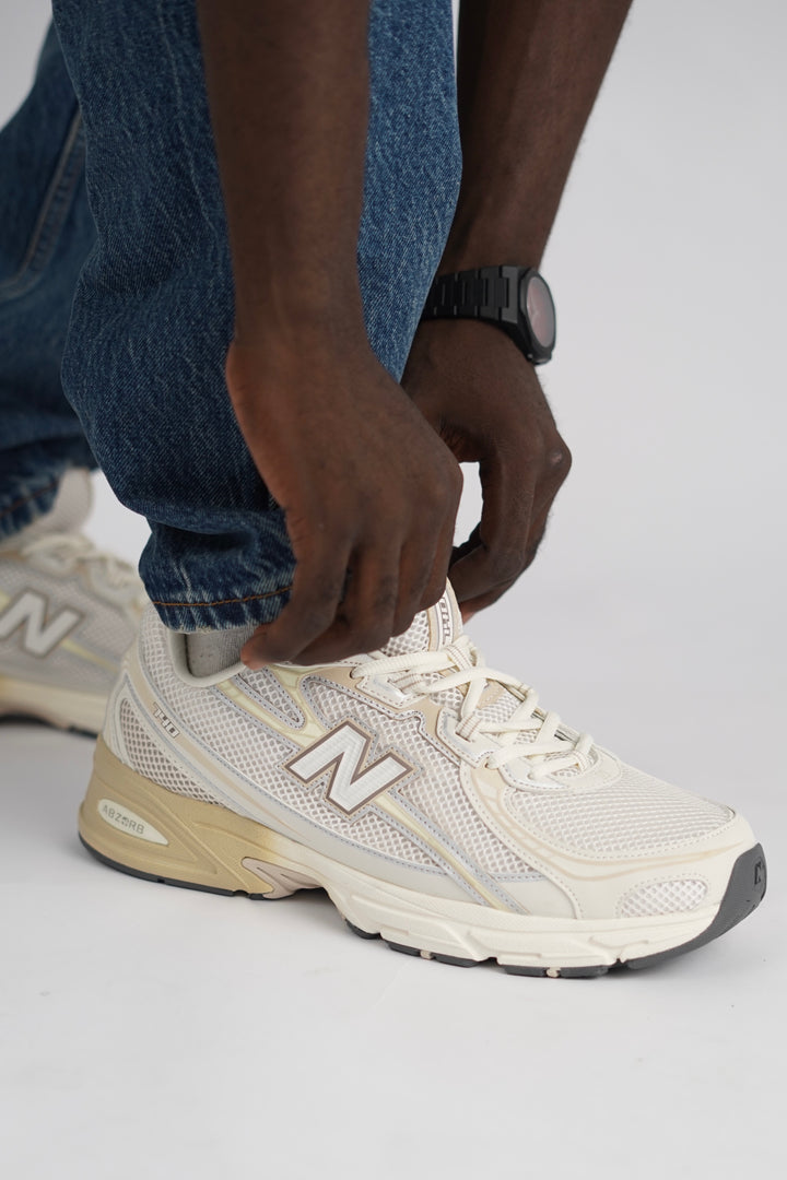 New Balance Moon rock 740 Trainers in Beige