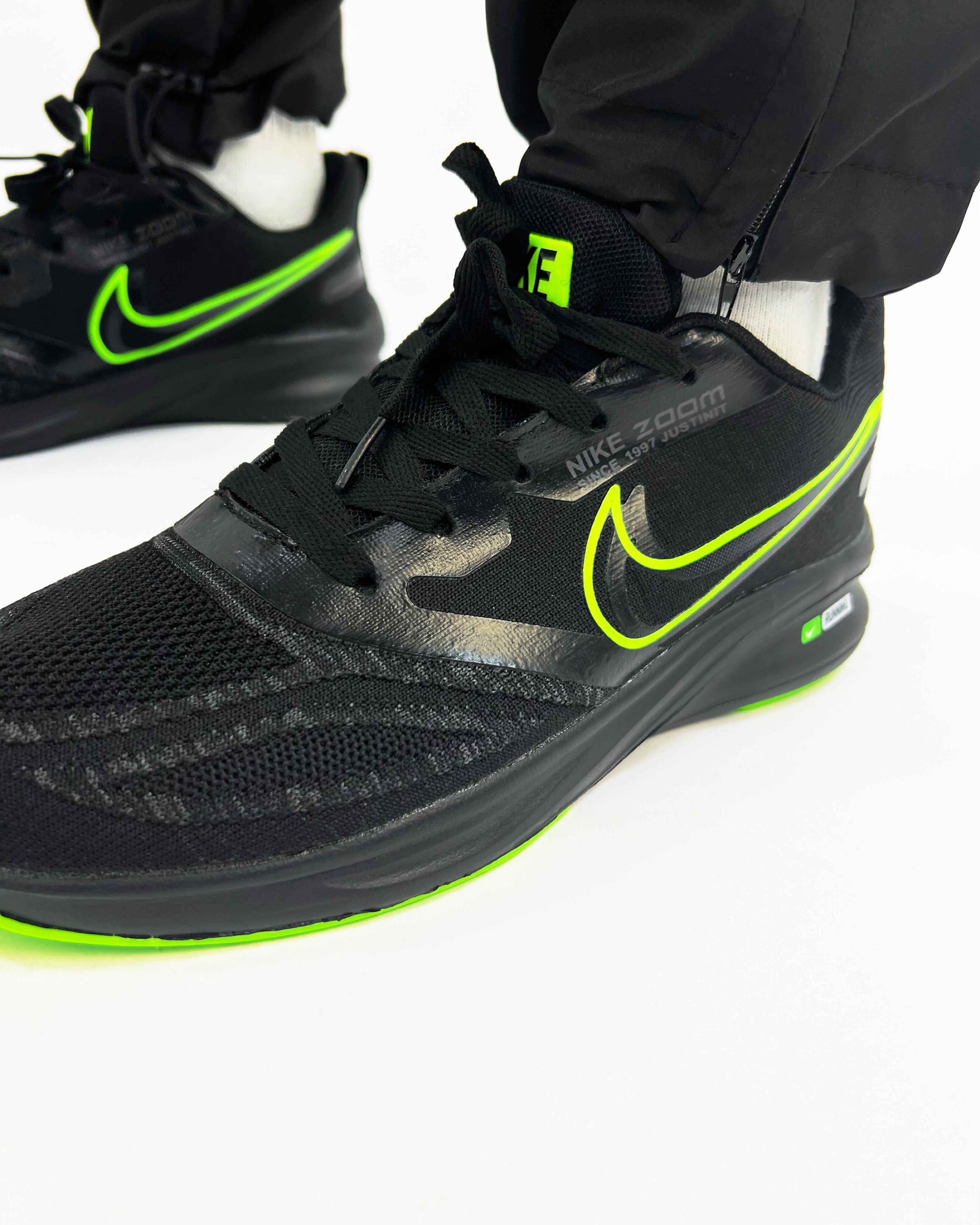 Black and outlet green nike trainers