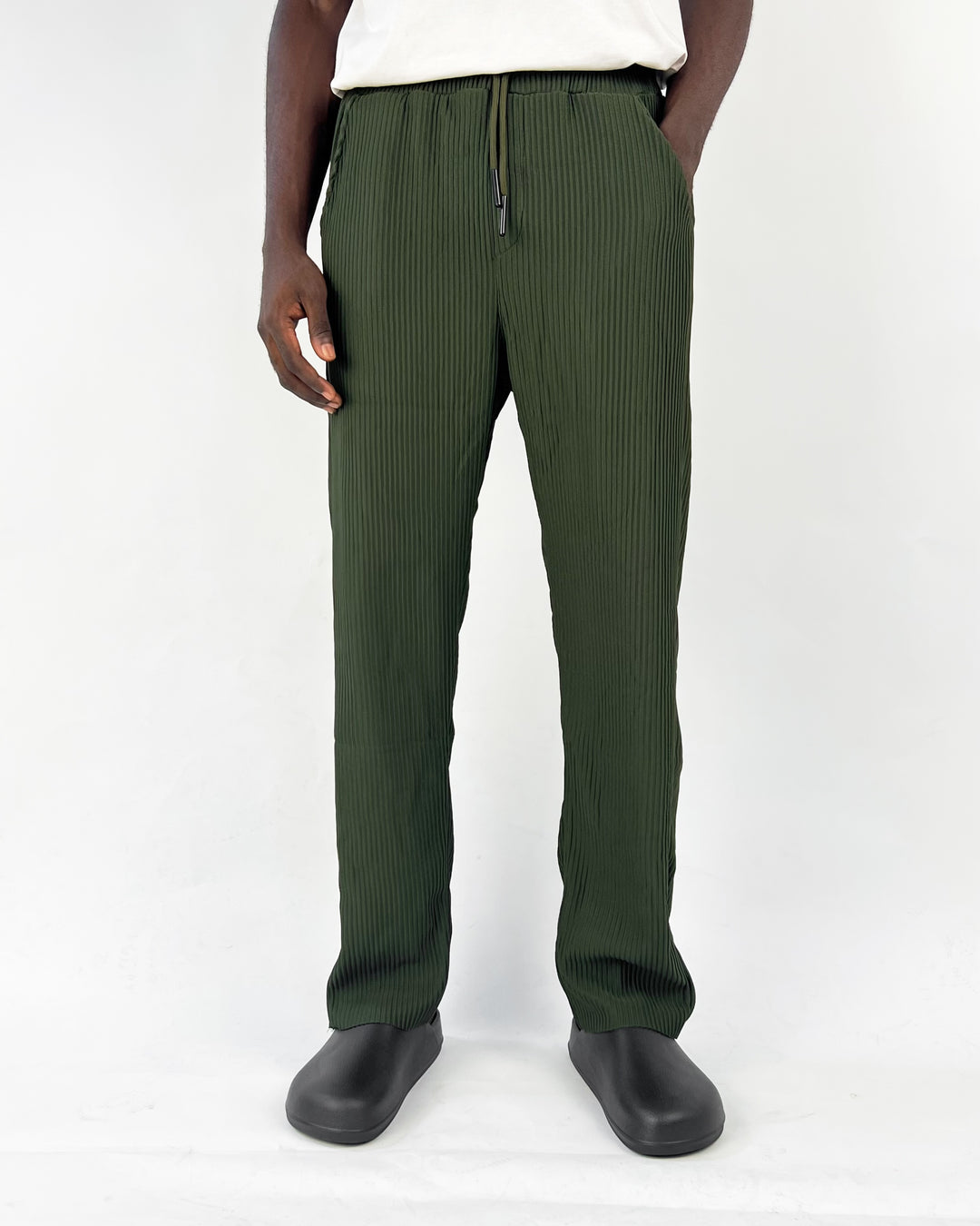 A&N pleated pants in green