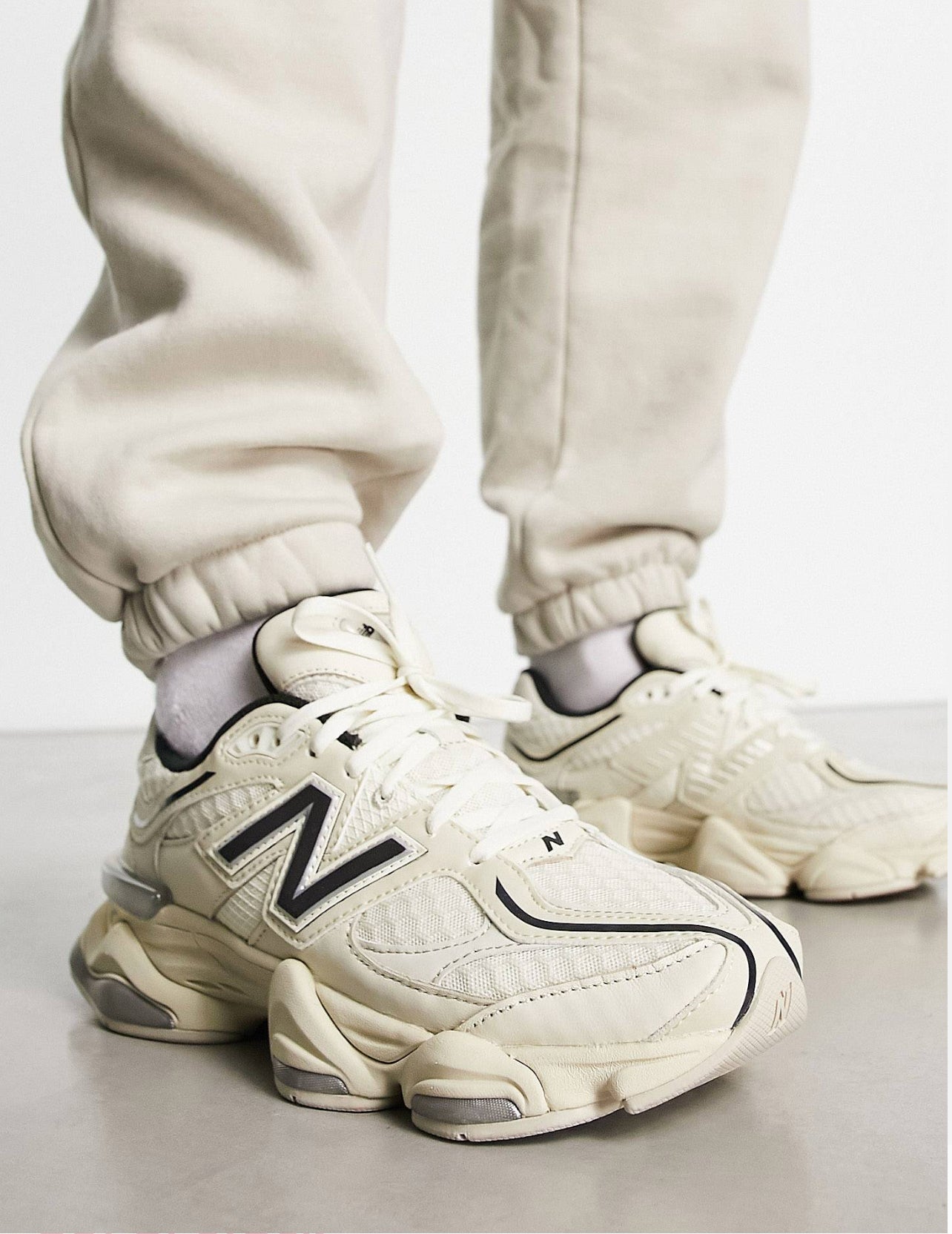 New Balance 9060 trainers in off white and black Garmisland