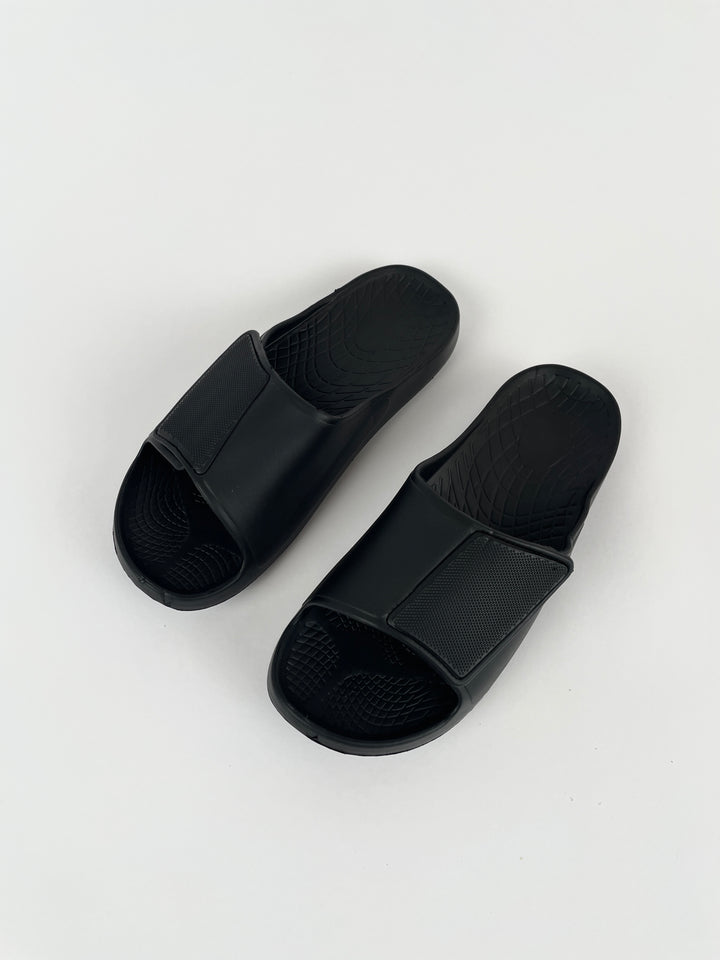 Garm Island Orthopedic Strap Slides in black