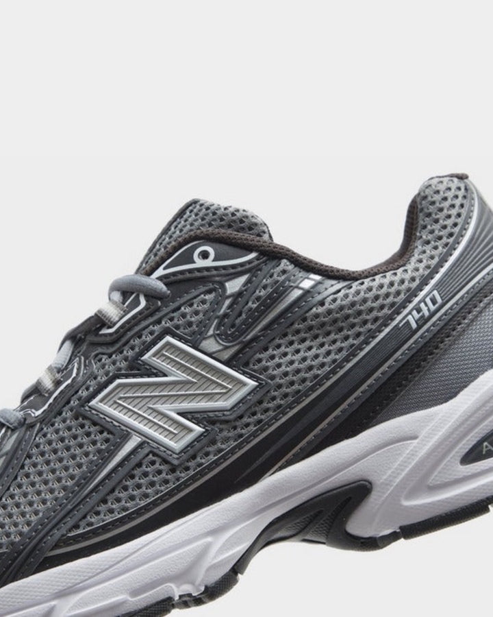 New Balance 740 Trainers in dark gray