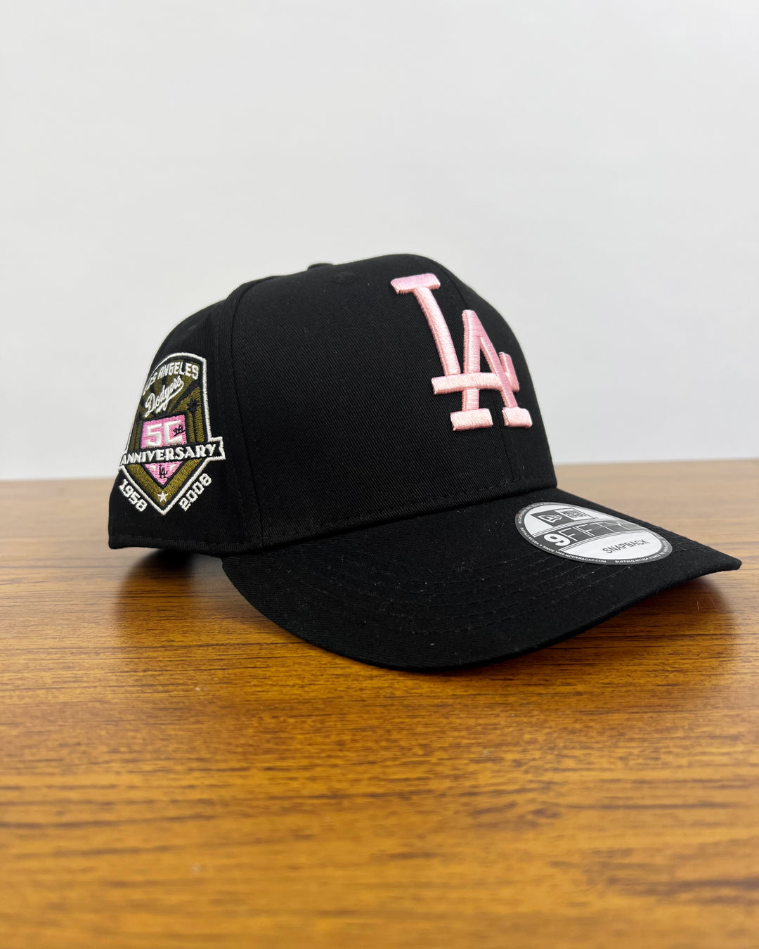 Los Angeles Dodgers New Era Snapback in black/pink