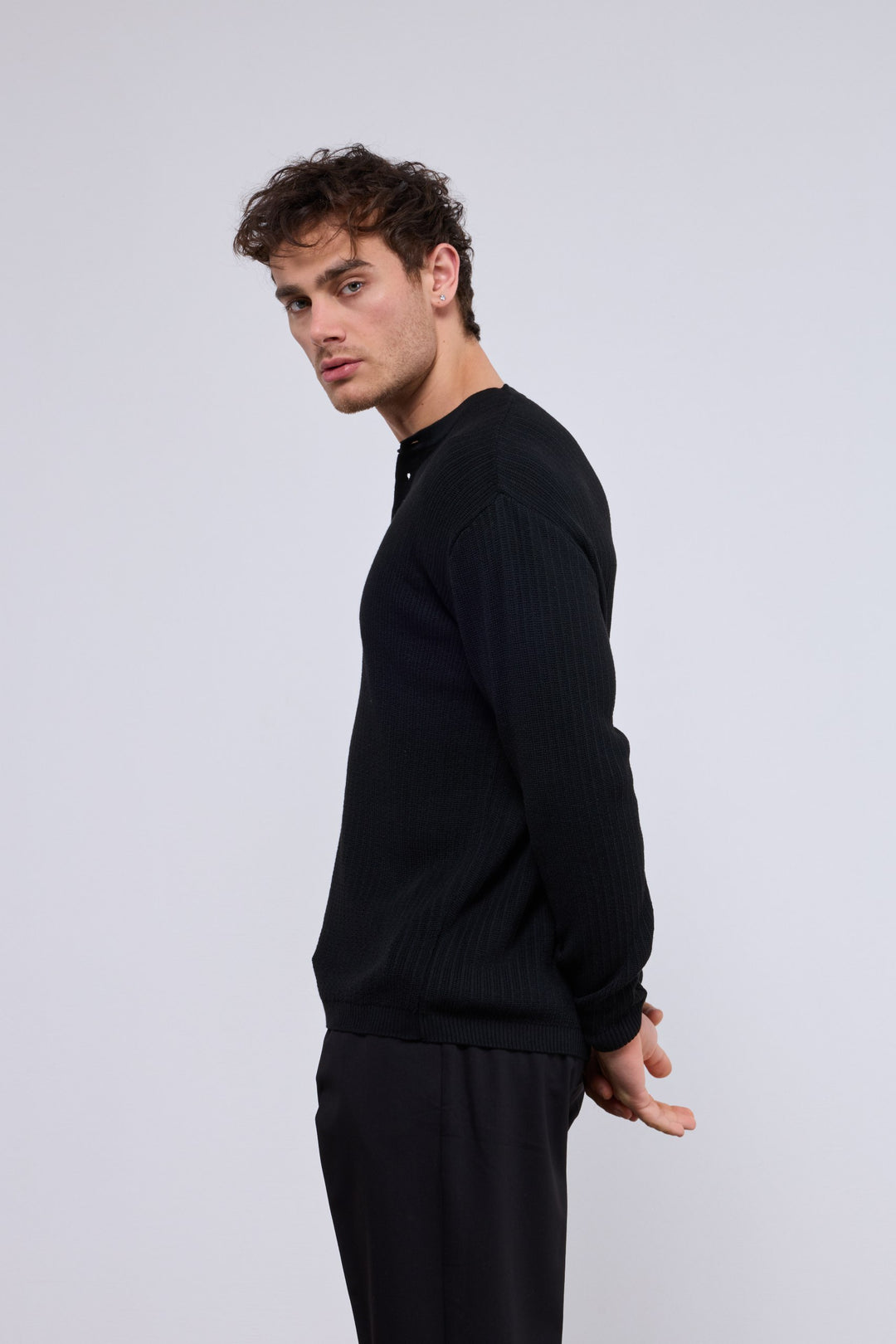 2512 Henley Sweatshirt in Black