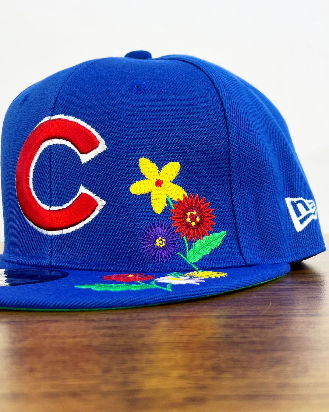 Chicago Cubs Floral Embroidered New Era Snapback in blue