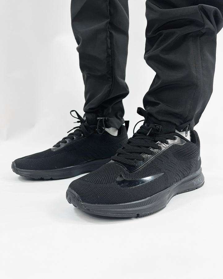 Nike zoom Trainers in all black