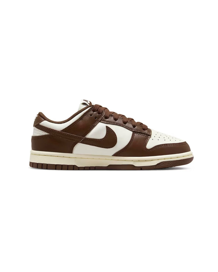 Nike Dunk Low Trainers in Chocolate