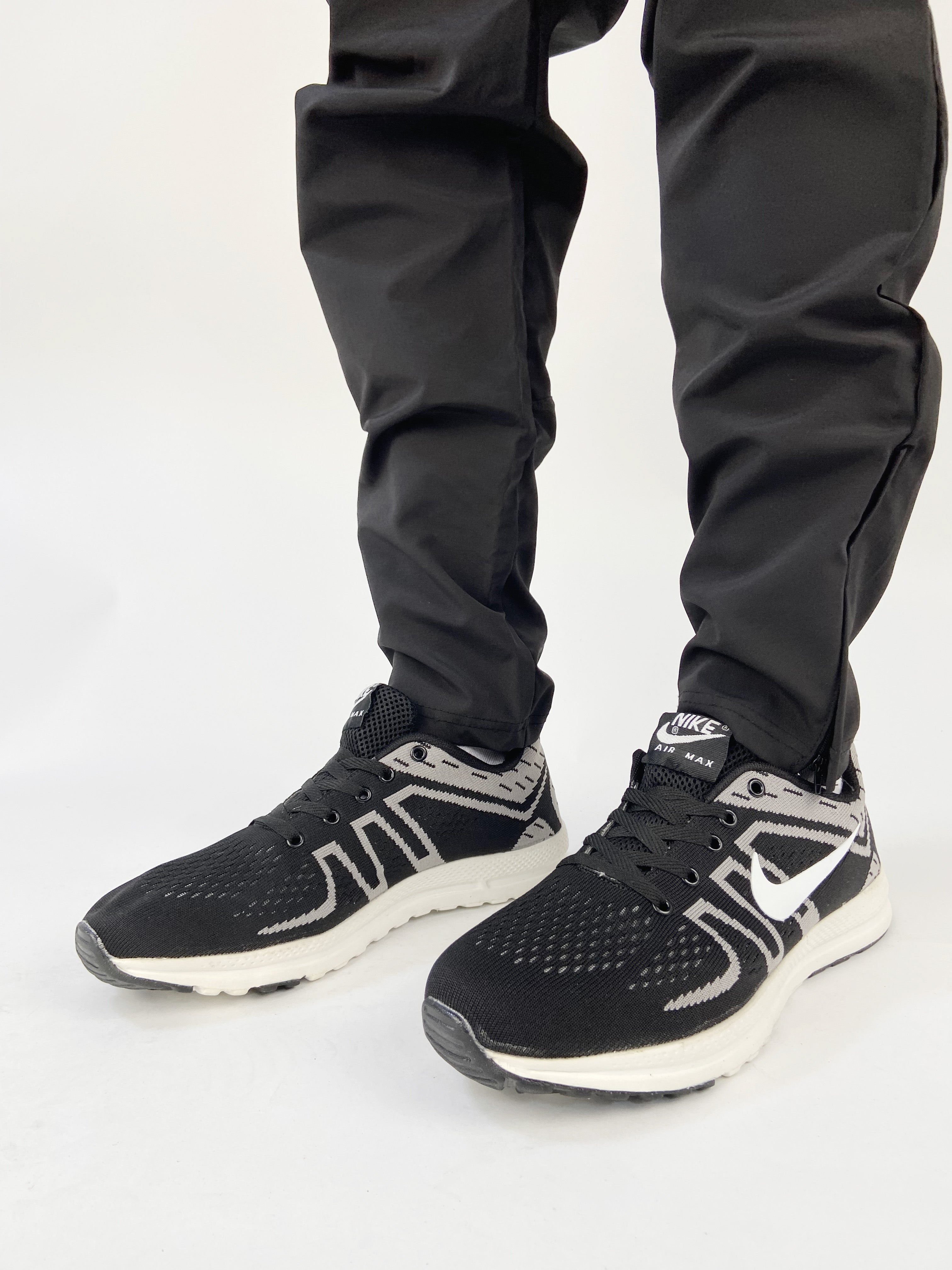 Nike patterned trainers in grey and black with white soles – Garmisland