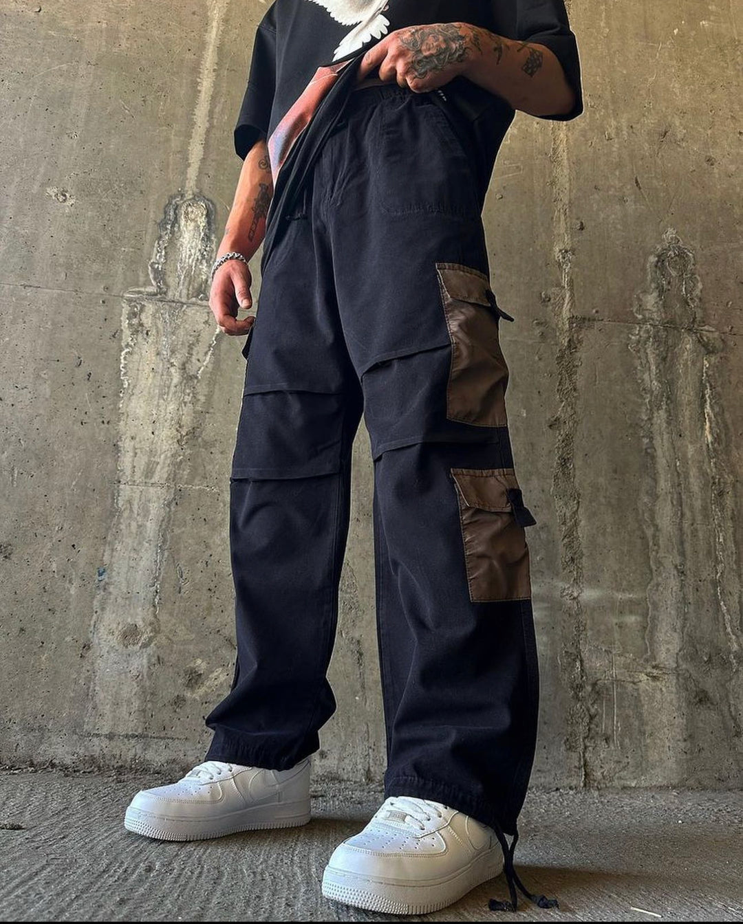 Difransel Multi Pocket cargo pants in black