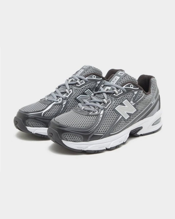 New Balance 740 Trainers in dark gray
