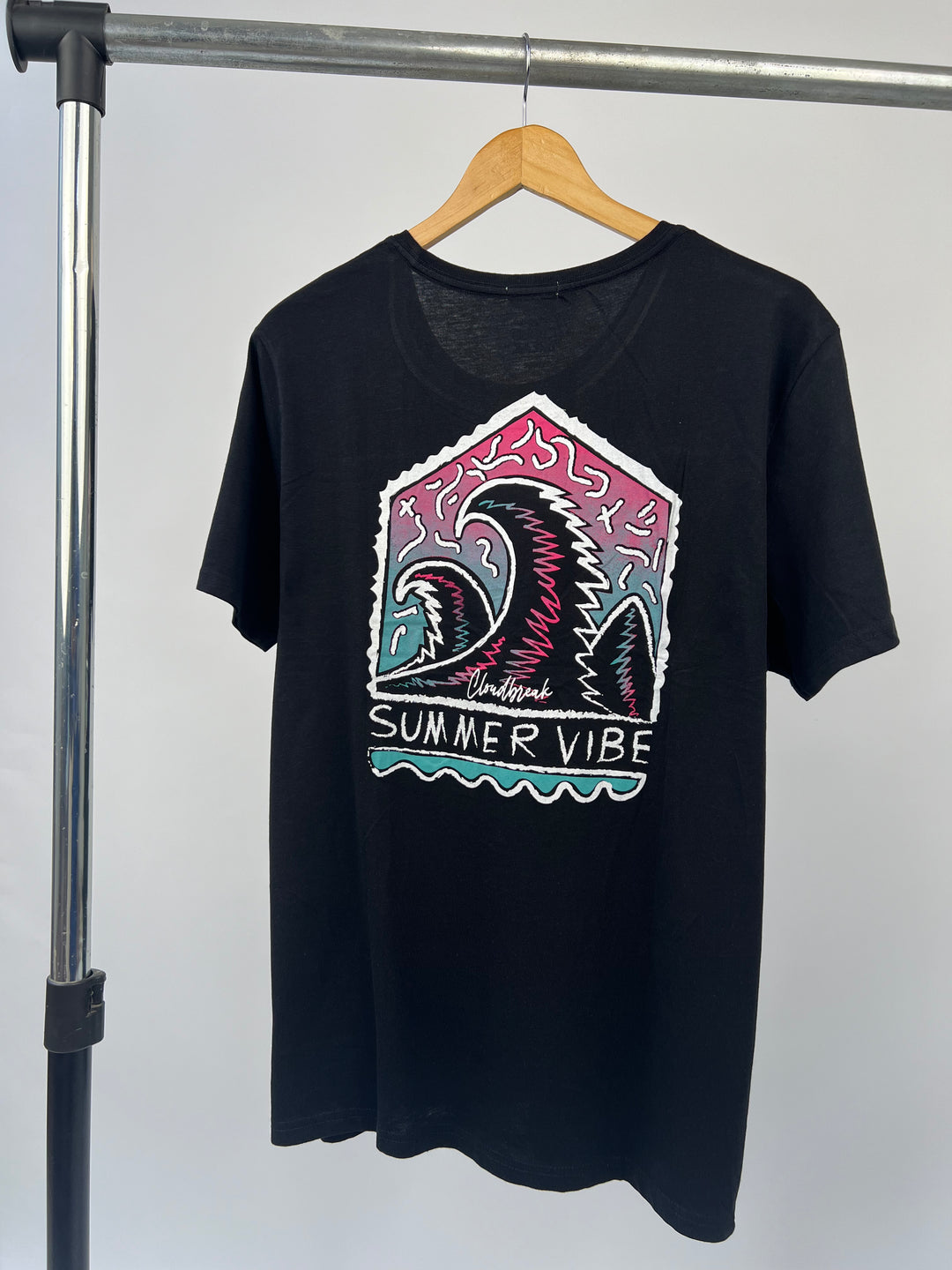 Cloud break summer vibes T-shirt in black