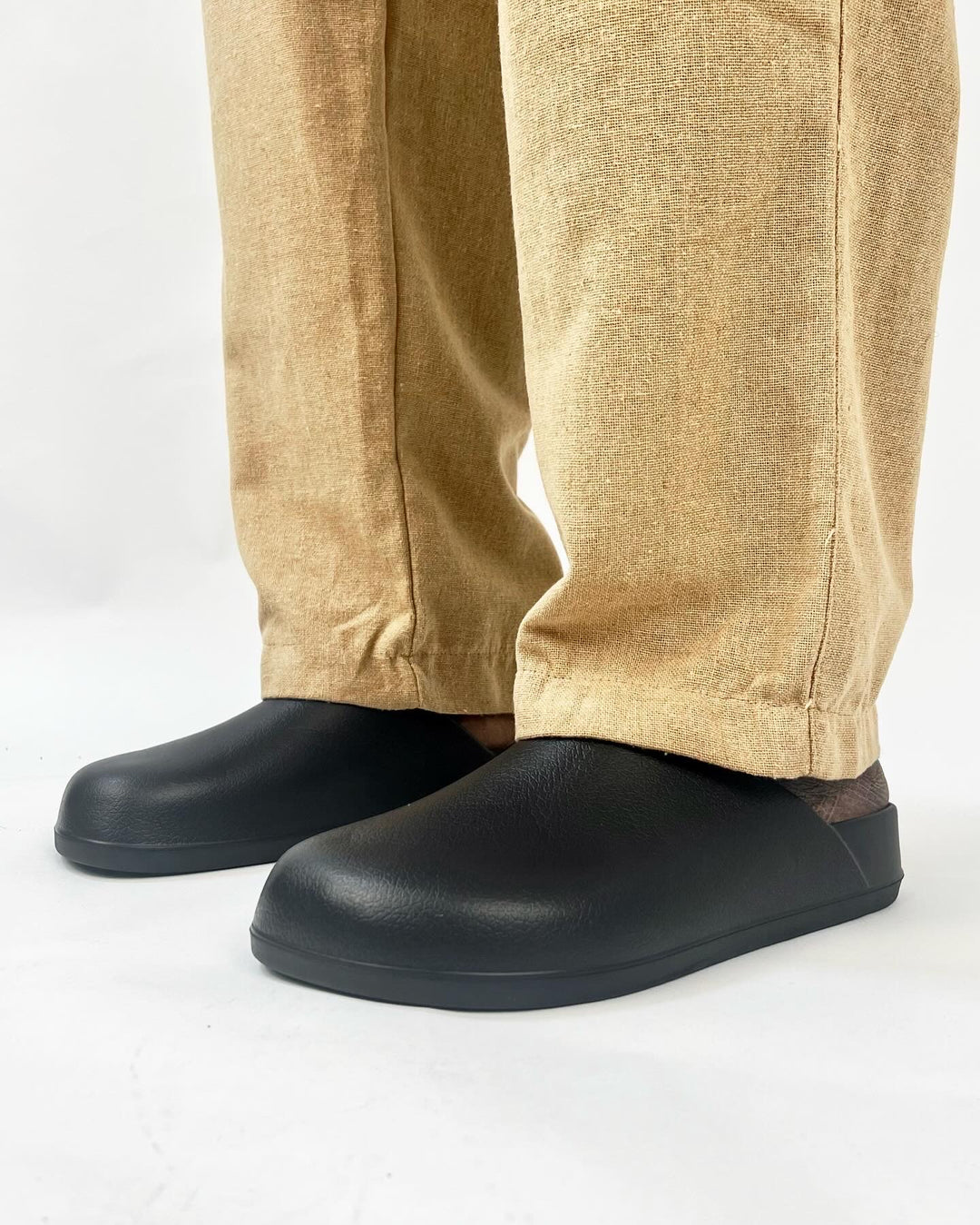 Garm Island rubber clogs in black