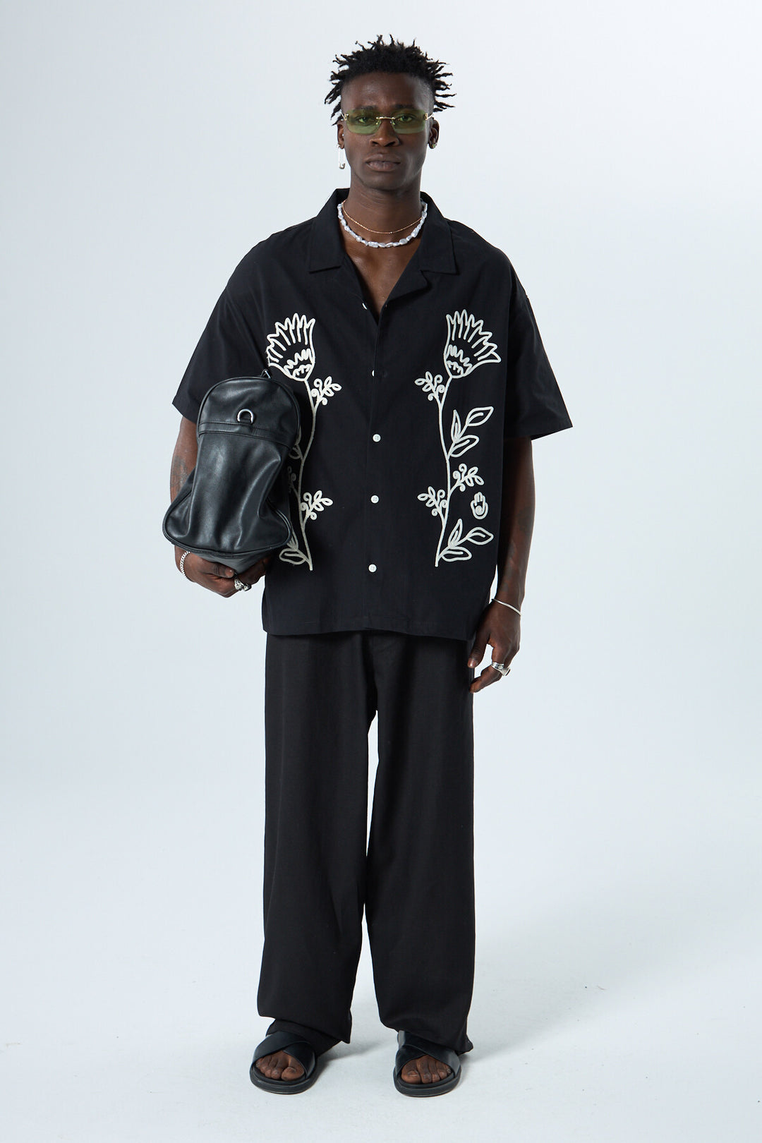 VAMOS FLORAL EMBROIDERED SHIRT IN BLACK