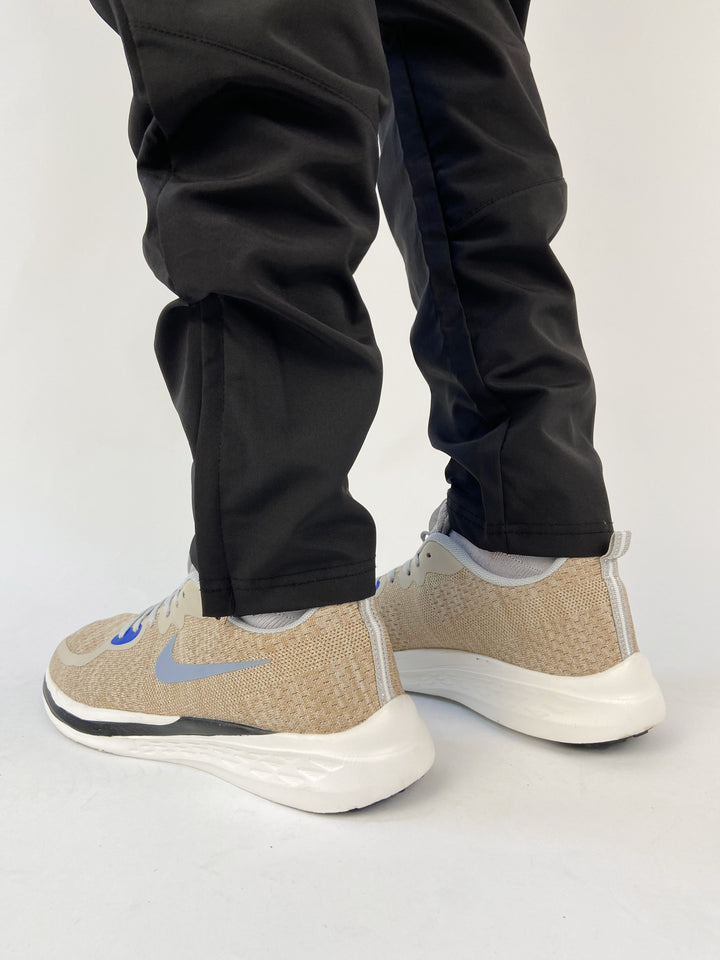 Nike air max trainers in brown with black stroke