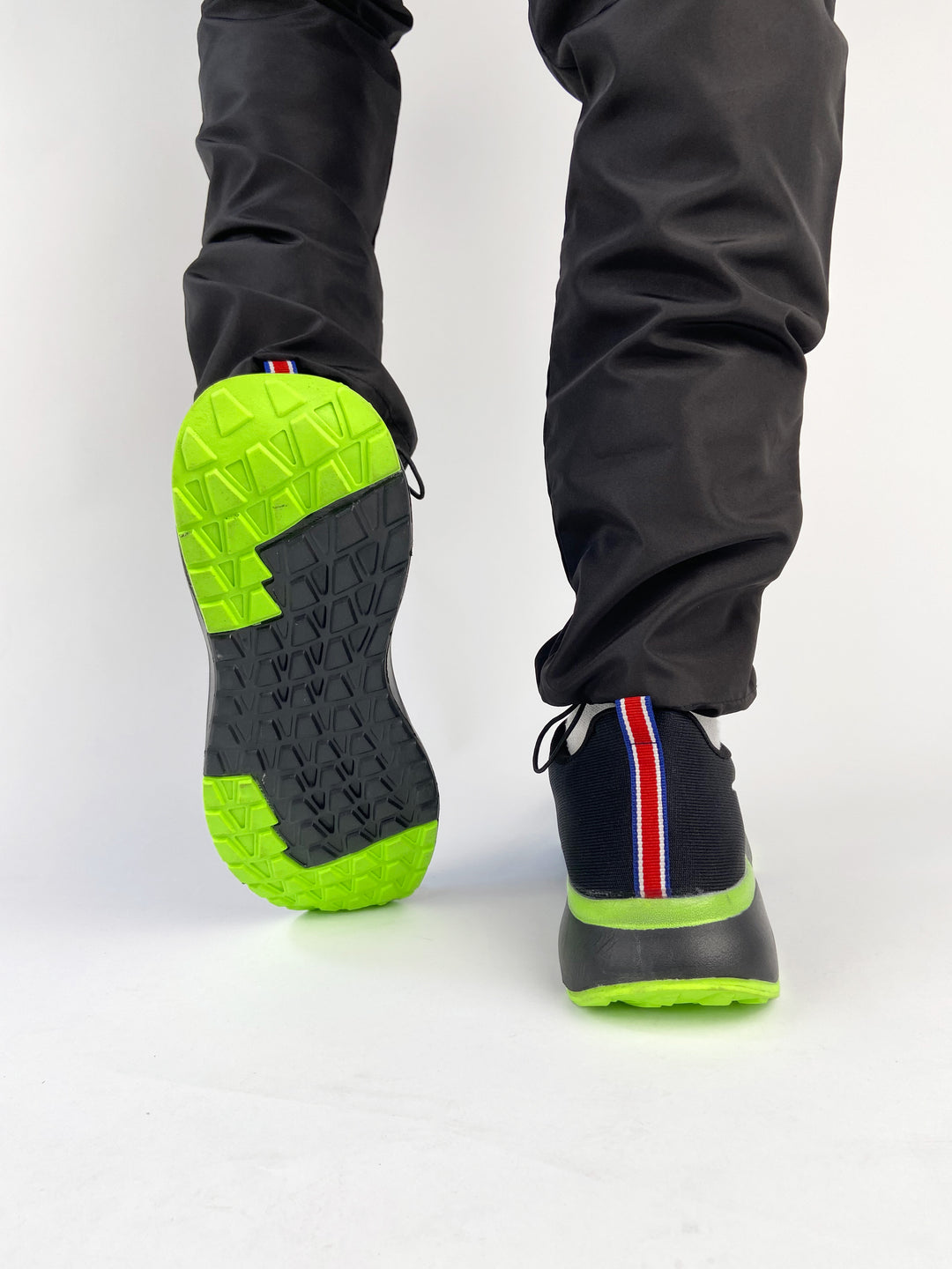 Nike air max trainers in double tone with green soles
