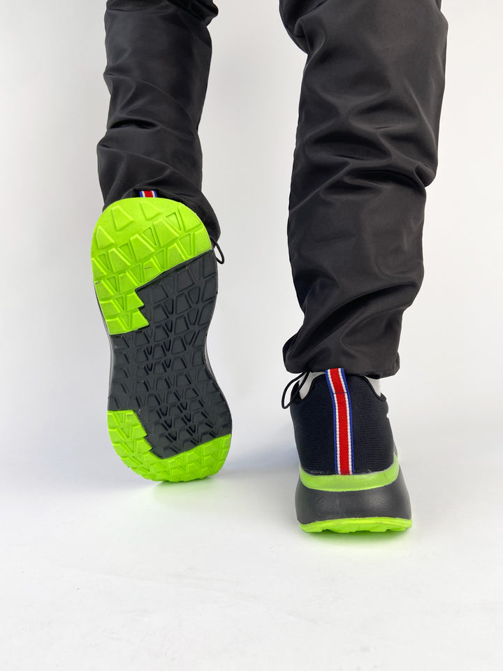 Nike air max trainers in double tone with green soles