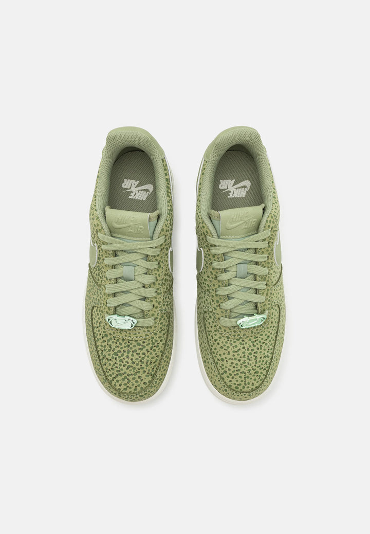 Nike Air Force 1 07 PRM Trainers in green